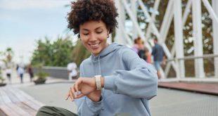 young-woman-sits-with-wristwatch - Limited watches for women