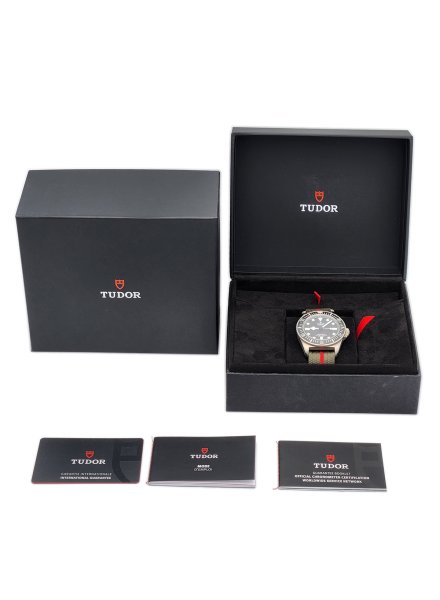 M25717N-0001-PLX501391_000