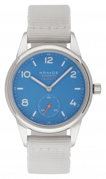 NOMOS Glashütte Club neomatik signalblau