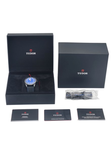 M79210CNU-0007-PLX501443_00