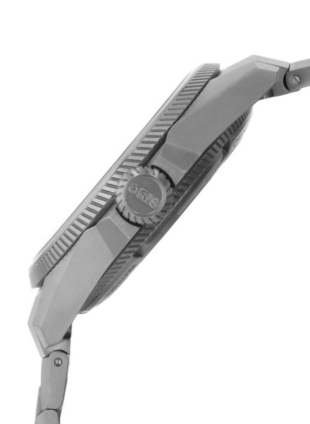 01 400 7778 7158-07 7 20 01TLC_04